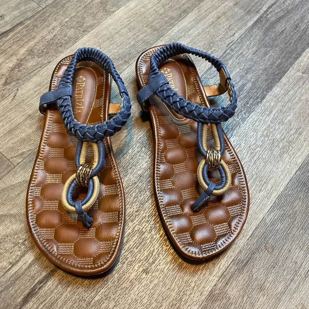 Women’s Braided Ring-Accent Sandals in Brown and Navy - Picture 2 of 5